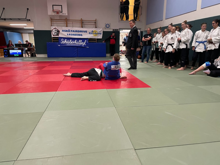 Mädels der Judo Union Burgkirchen/Schwand zeigen starke Leistung mit 8:8 Unentschieden. Emma, Franziska, Lilian und Katrin überzeugen mit Punkten.