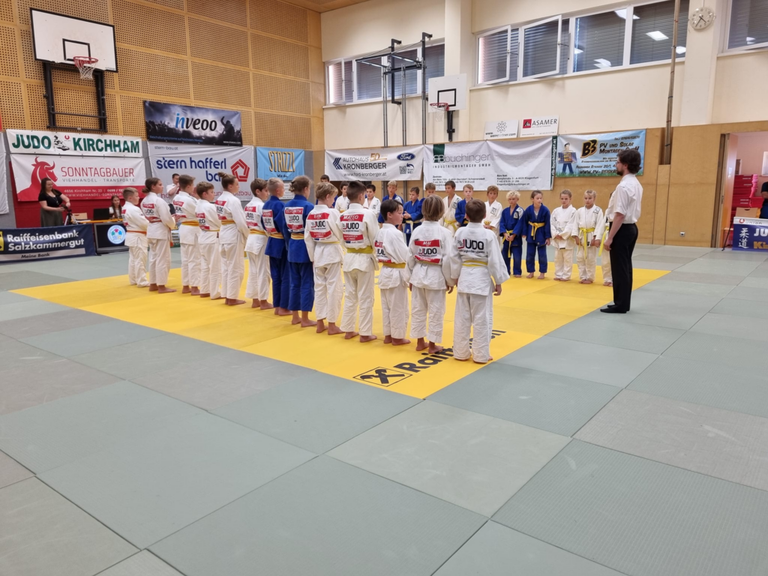 Die Schülerliga gegen Judo Union Kirchham: Niederlage mit 4:12, dennoch kämpferischer Einsatz und knappe Punkte. Lesen Sie mehr!