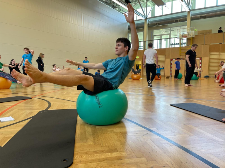 Erfahre mehr über den Instruktorenkurs für Judo in Schieleiten mit Lena Stadler und Nico Schmitzberger! Motiviert und voller Engagement.