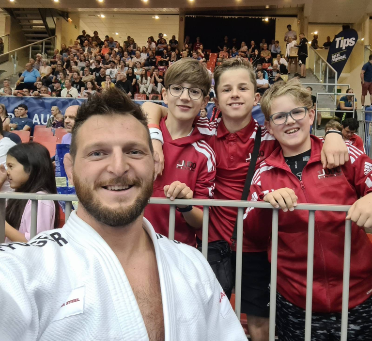 Ein unvergessliches Erlebnis für unsere Judokids beim Judo Grand Prix in Linz! Selfies mit Stars, Autogramme und tolle Eindrücke hinter den Kulissen. Nur 120 km von Zuhause entfernt.