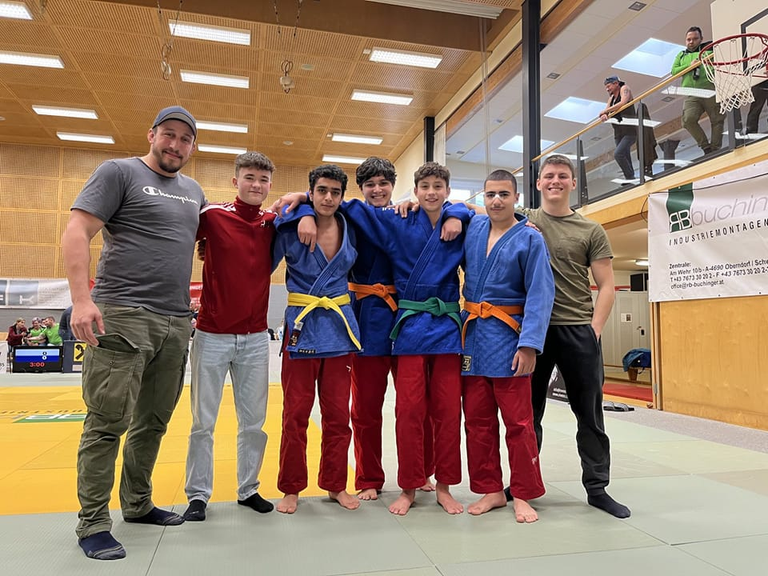 Sieg mit 4:6 gegen Union Kirchham! Hatzmann und Rashidov erkämpften je 2 Punkte, trotz Gewichtsvorgabe. Auch Atmaz und Al Assad überzeugten.