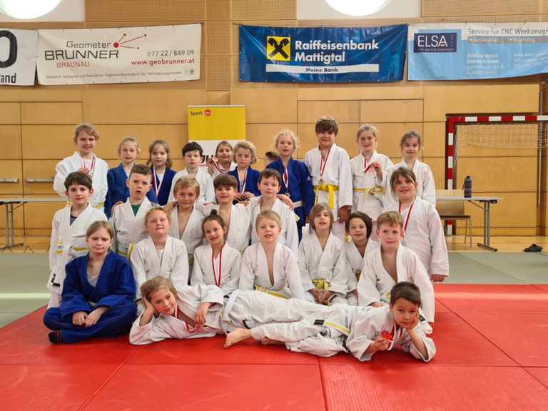 Erfolgreiche Teilnahme am Kyu Turnier mit 223 StarterInnen und 61 Kids von JUBS! 11 erste, 18 zweite und 12 dritte Plätze für den ersten Platz in der Vereinswertung.