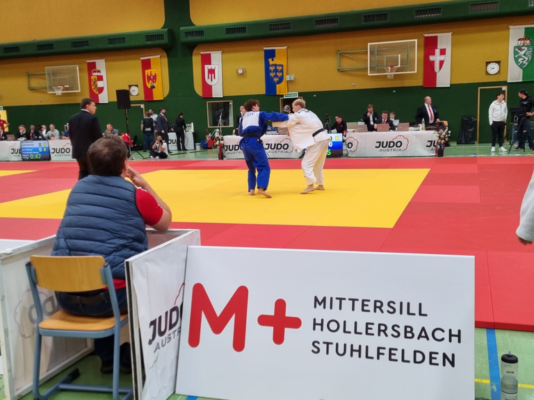 Österreichische Staatsmeisterschaften in Eferding: Helene Landrichinger auf Platz 5, Hanna Stadler auf Platz 7. Felix Stadler mit starkem Auftritt! 🥋🏅 #JudoUnionBURKSCHWA
