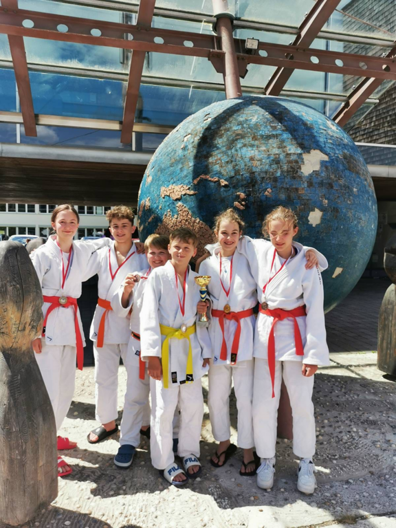 Internationales Schüler-Pfingstturnier: Judo Union Burgkirchen/Schwand mit neun Medaillen erfolgreich – darunter Gold und Silber.