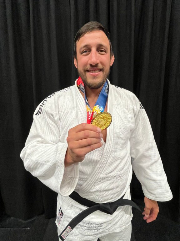 Christoph Kronberger holt Gold bei den World Police and Fire Games in Rotterdam! Spannende Kämpfe und erfolgreicher Abschluss für das österreichische Team. #Judo #Polizeisport #WPFGRotterdam2022 #JUBS #Burgkirchen