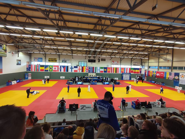 Emma Landrichinger's Erfahrung bei ihrem ersten U18 Europacup in Teplice mit starkem Starterfeld aus 39 Ländern. Leider Niederlage im Auftaktkampf.